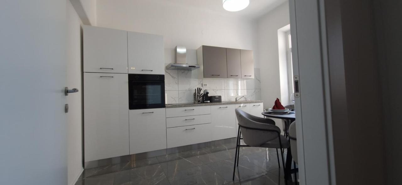 Апартаменты Mc Centar Apartman Пула Экстерьер фото