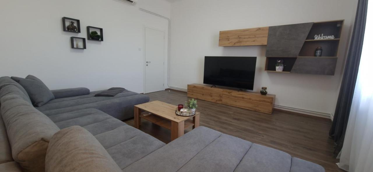 Апартаменты Mc Centar Apartman Пула Экстерьер фото